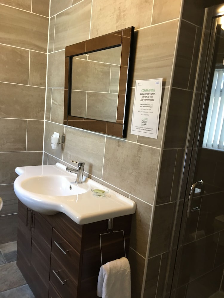 Glenheath Hotel 45/49