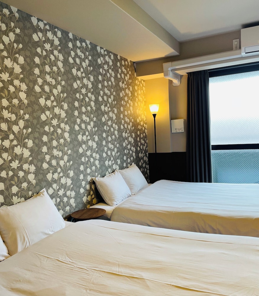 SUPERIOR, STUDIO, TWIN BEDS