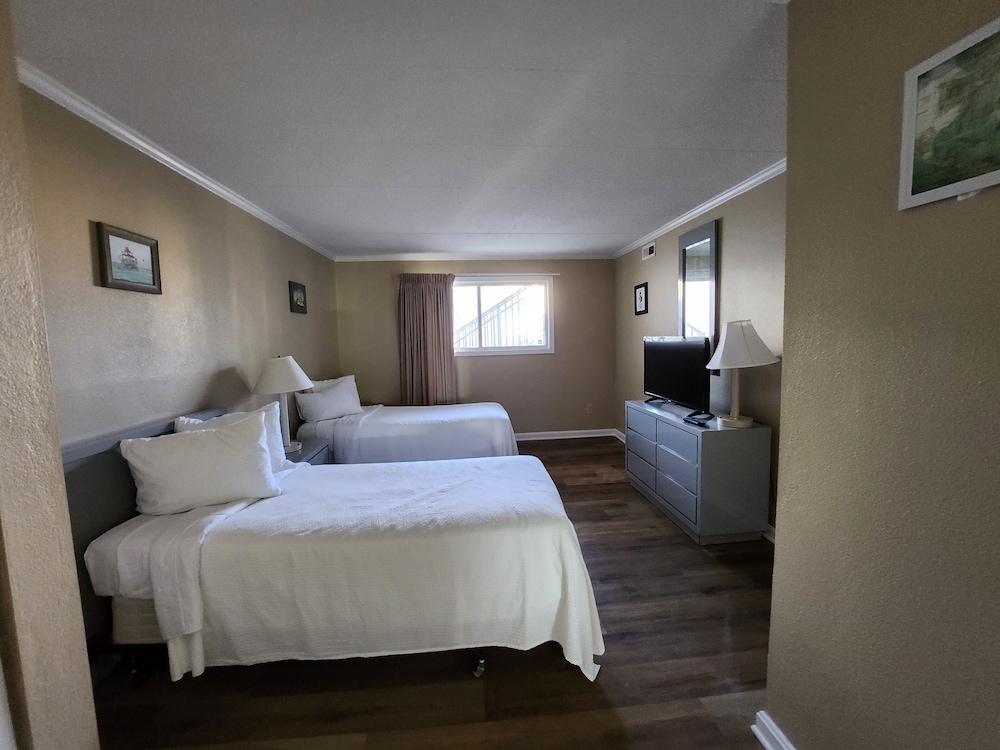 3 BEDROOMS, CONDO