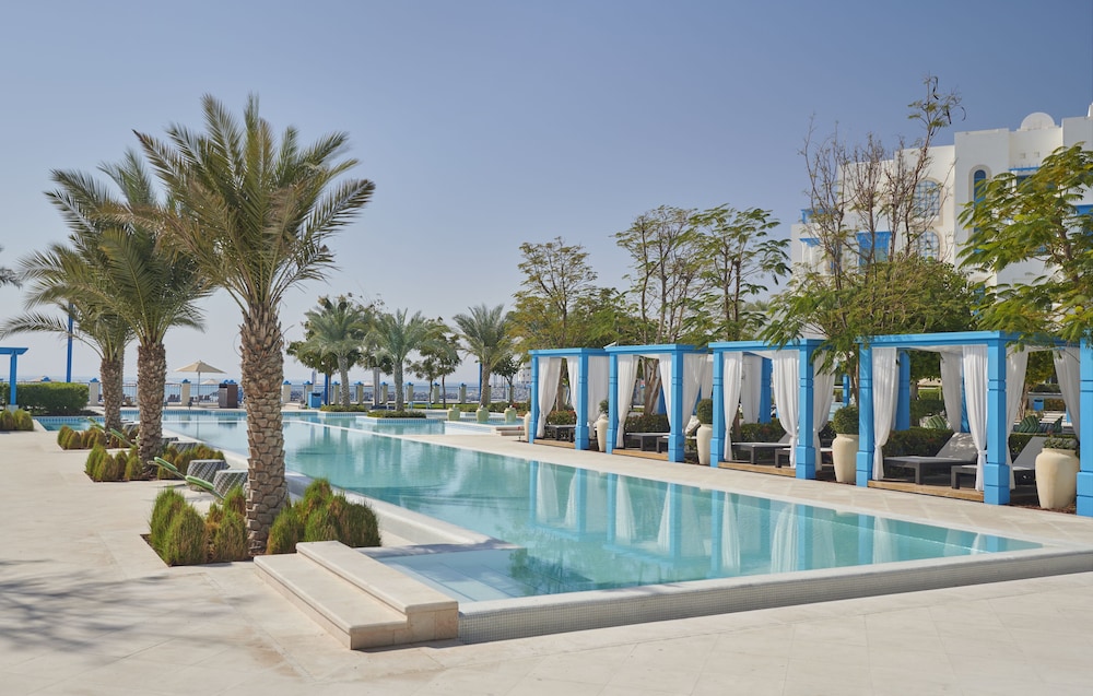 Hilton Salwa Beach Resort & Villas 6/82