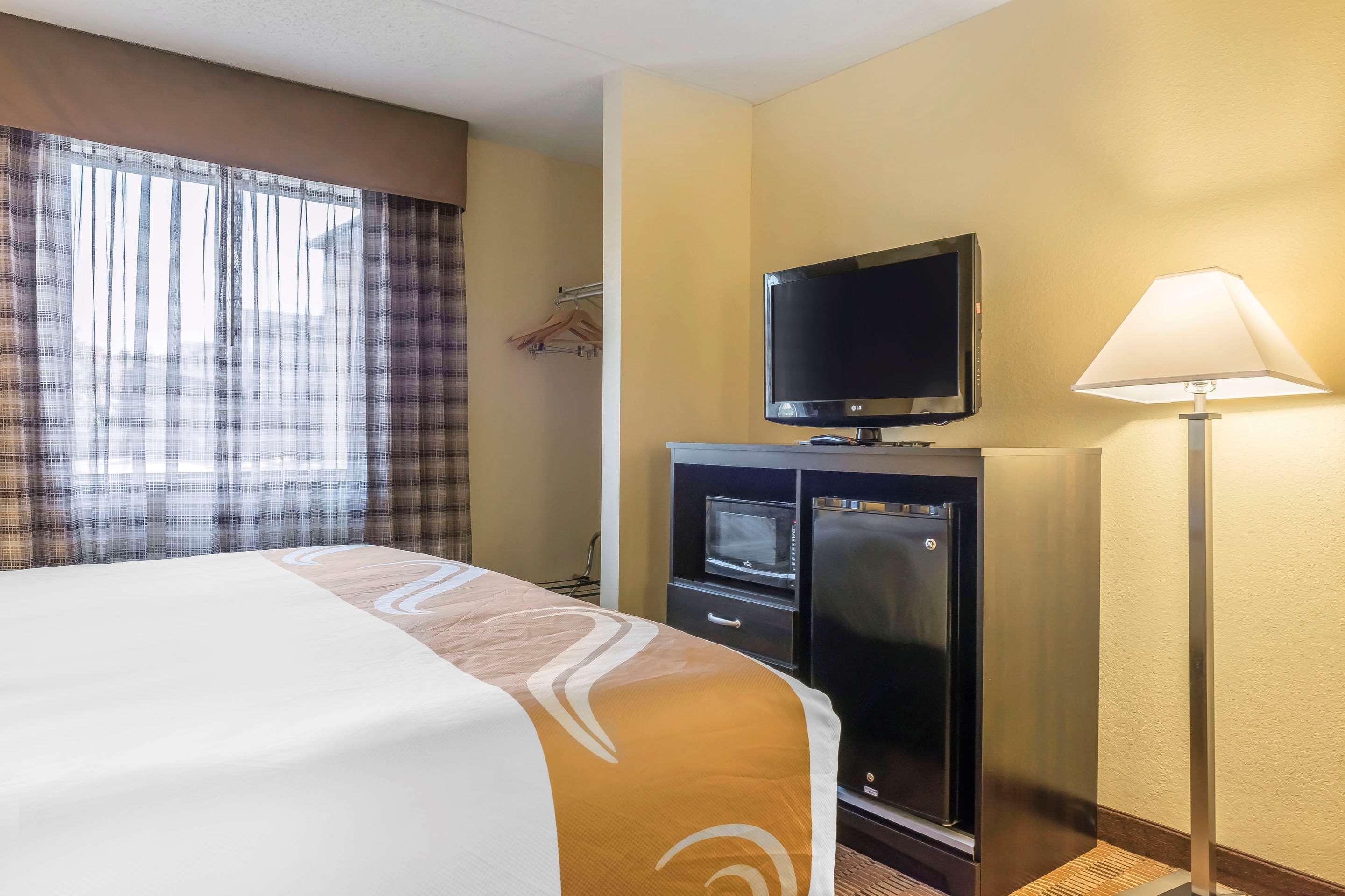 ROOM, KING BED