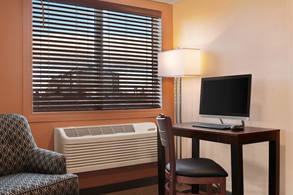 Travelodge by Wyndham Pincher Creek 10/20