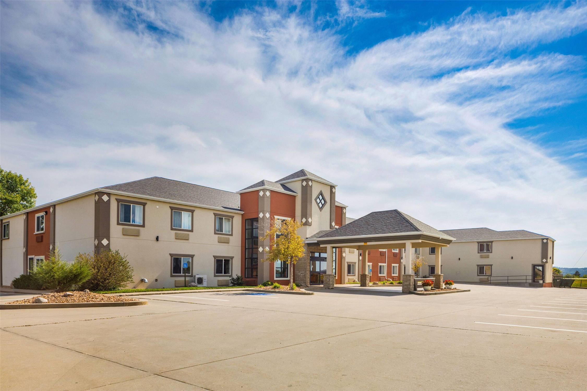 Howard Johnson by Wyndham Oacoma Hotel and Suites 5/31