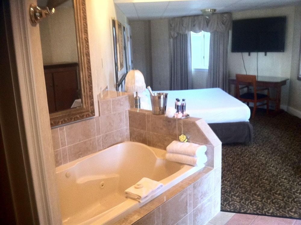 Cedar Park Whirlpool Suites 47/61