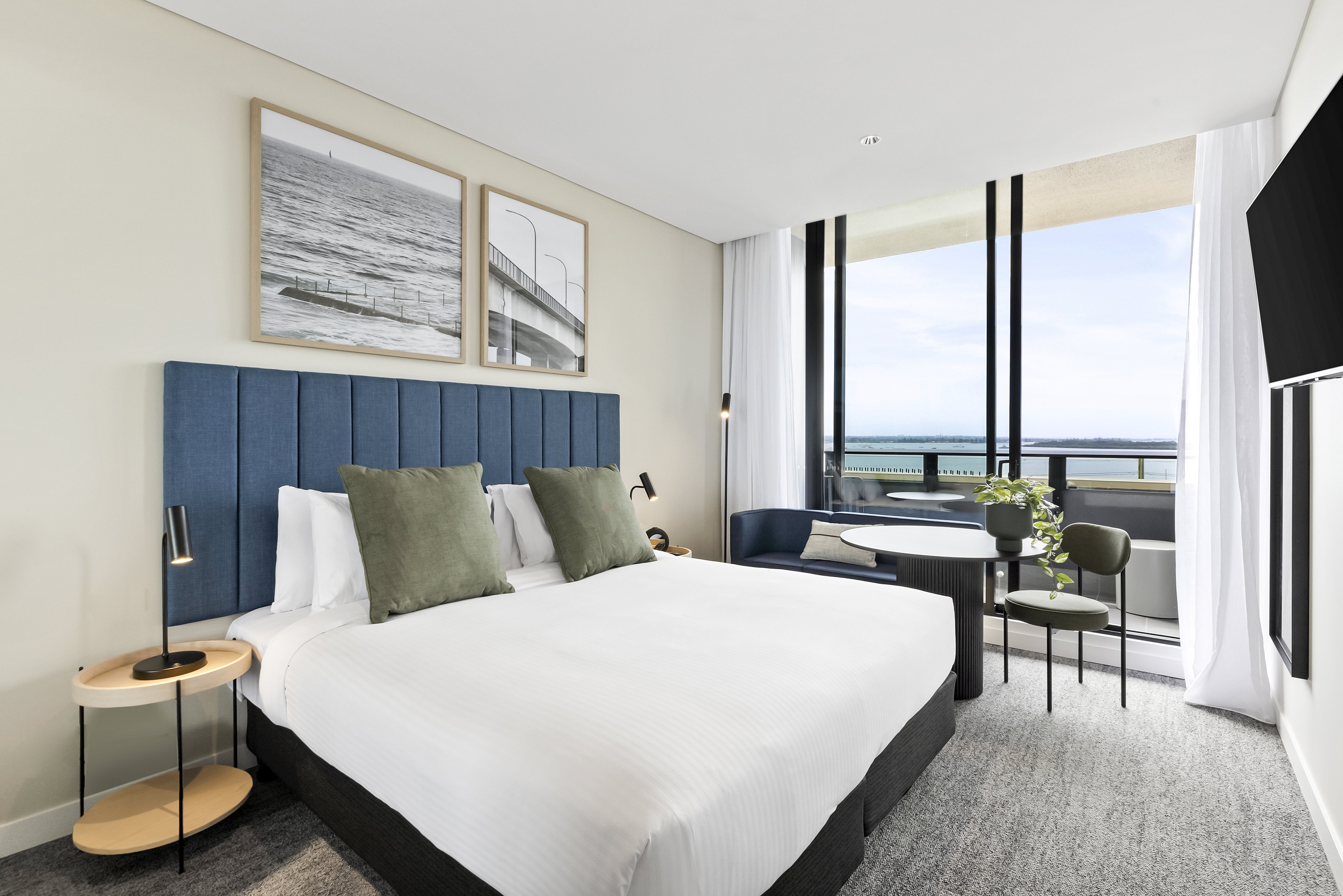3 Bedrooms, Apartment