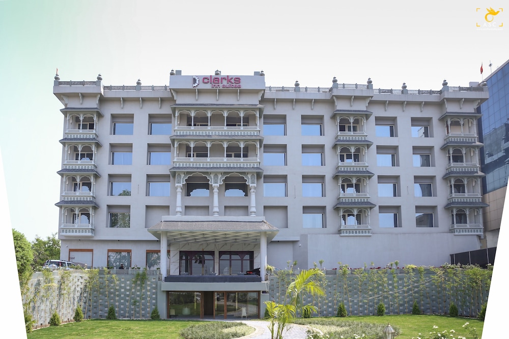 Clarks Inn Suites Raipur 3/50