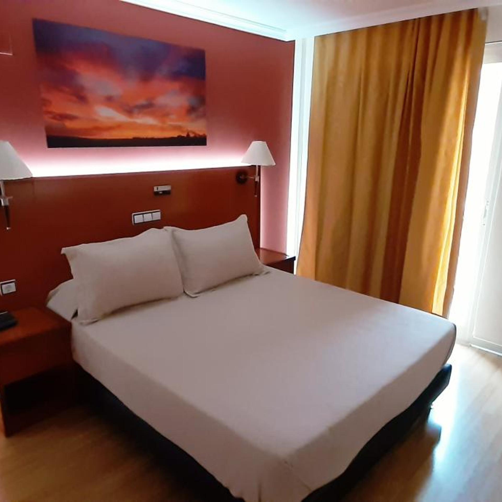 Room, Double or Twin Bed