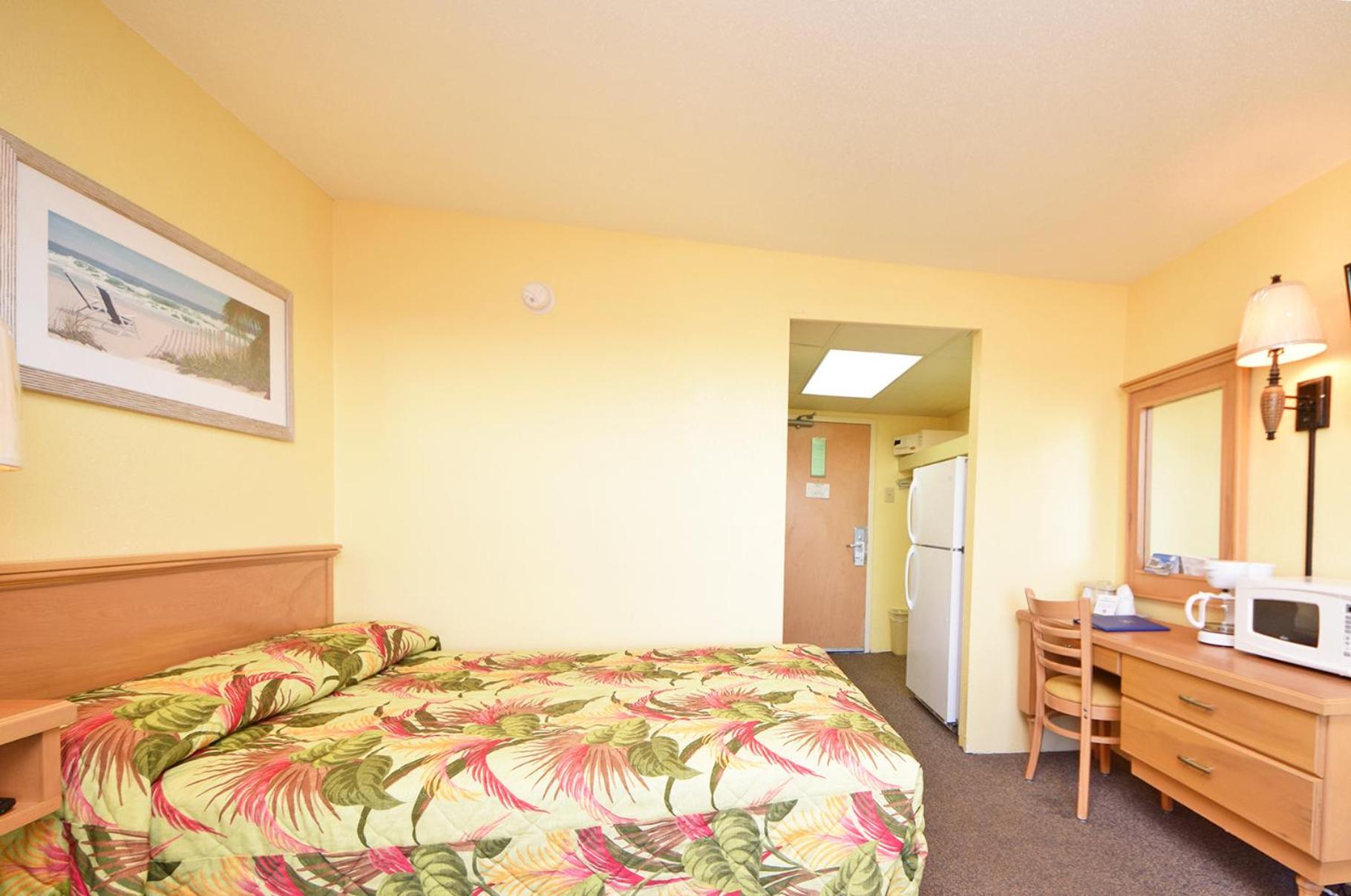 2 Bedrooms, G, 1 Queen and 1 Double Bed, Boulevard or Boulevard View