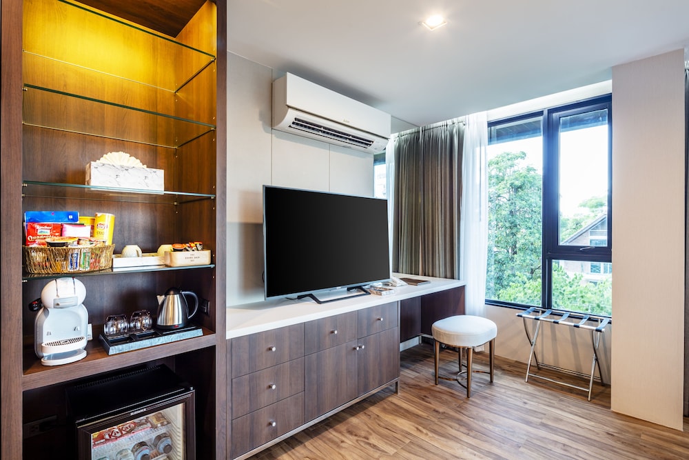 Grand Sala Thai 16/50