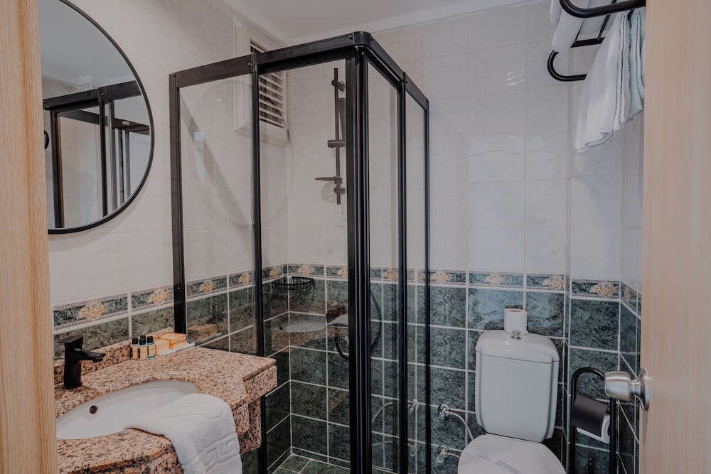 Cimen Hotel 50/50
