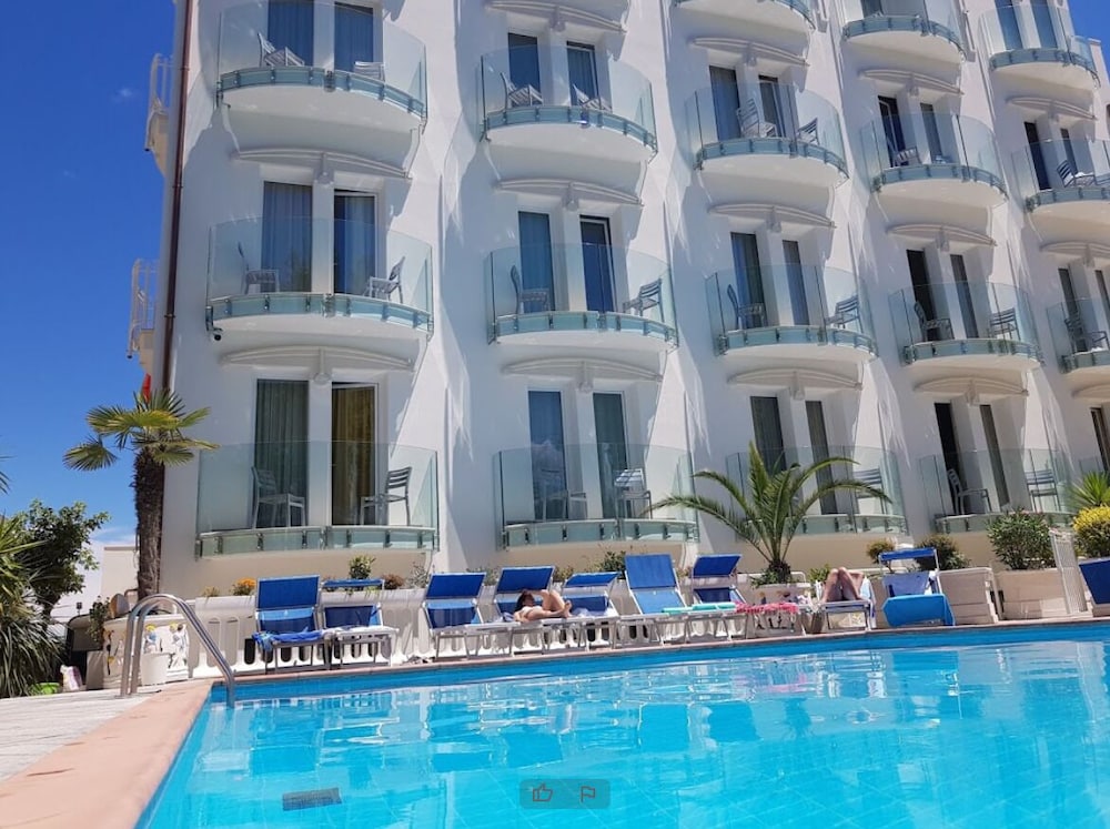 Hotel Ambassador 3/48