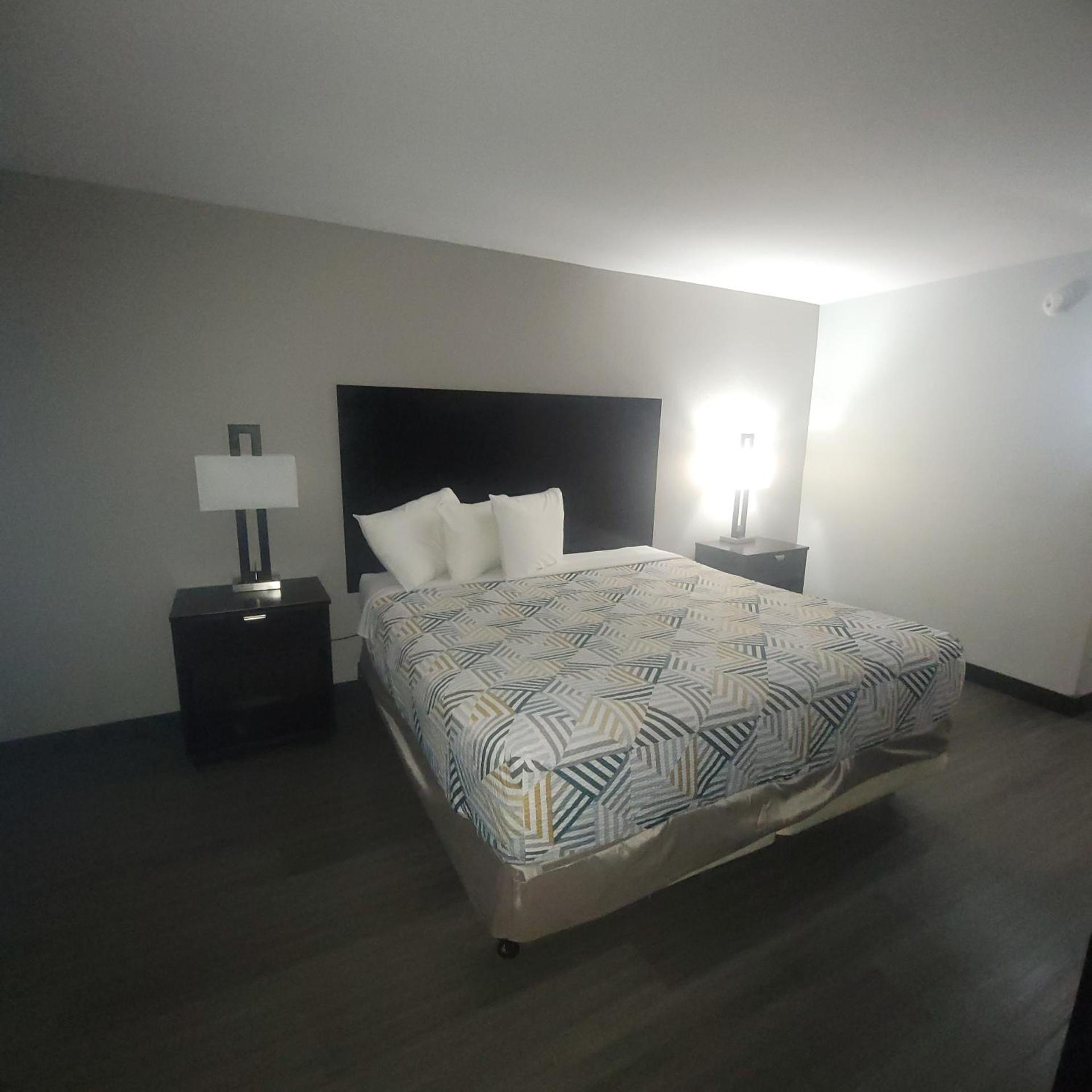 Home Place Suites 23/38