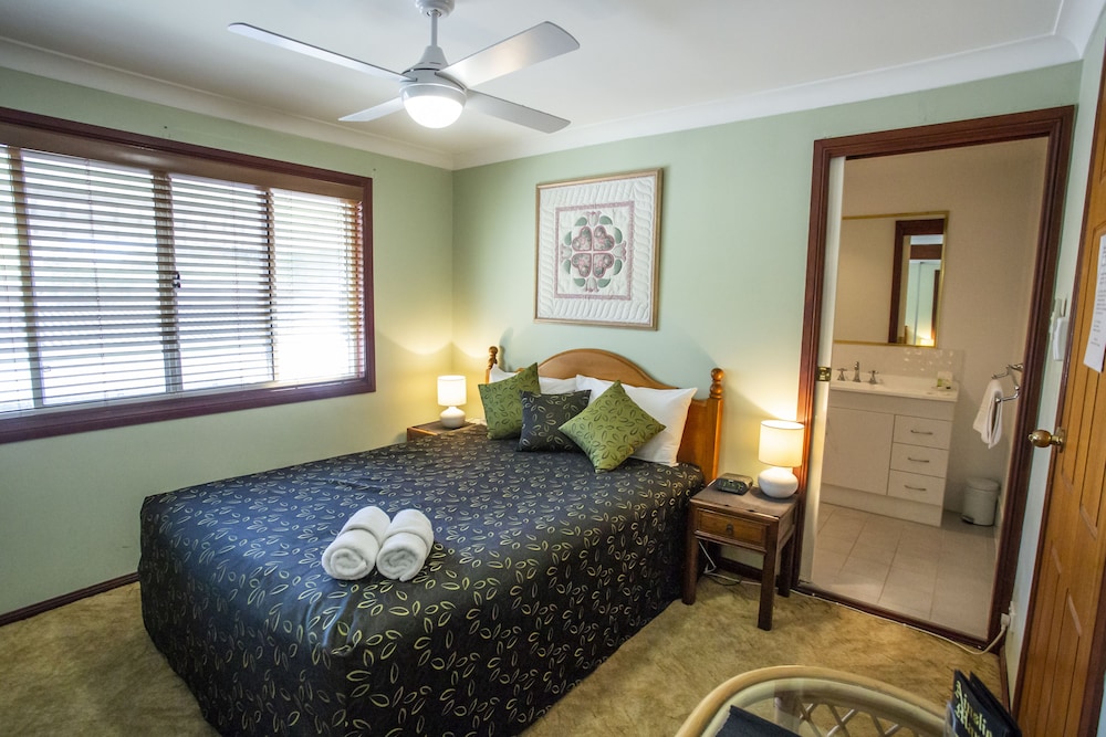 Ainslie Manor Bed and Breakfast 28/66