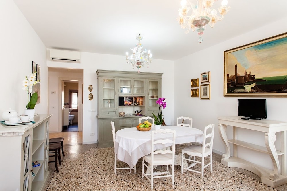 Venice Prince Apartments 26/50