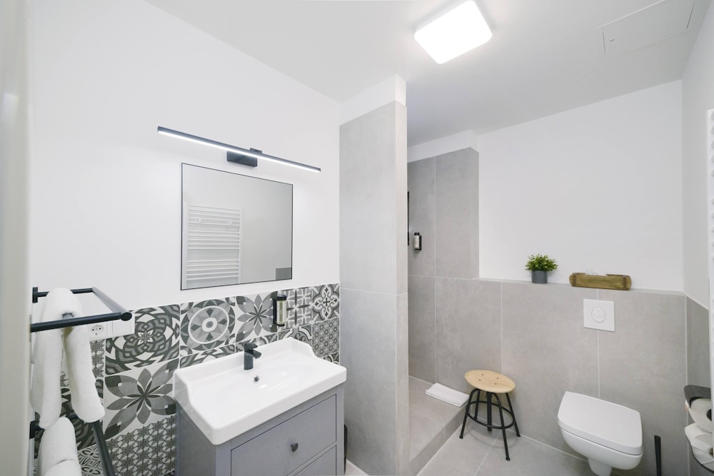 Studio, Twin Beds, Old Town Apartments Schonhauser Allee Berlin 7/9