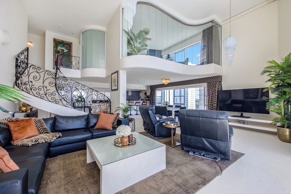 Pacific Plaza Apartments 56/75