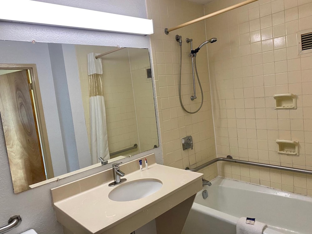 Motel6 Marianna, FL 50/60