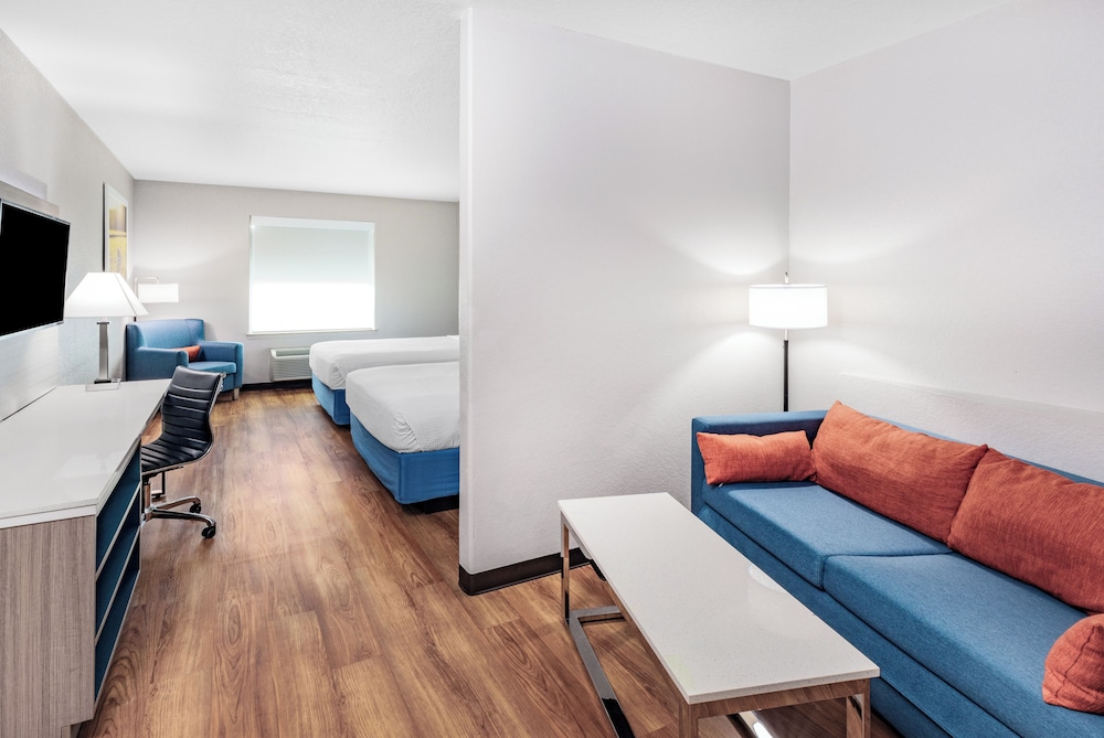 Days Inn & Suites by Wyndham San Antonio near Frost Bank Ctr 27/42