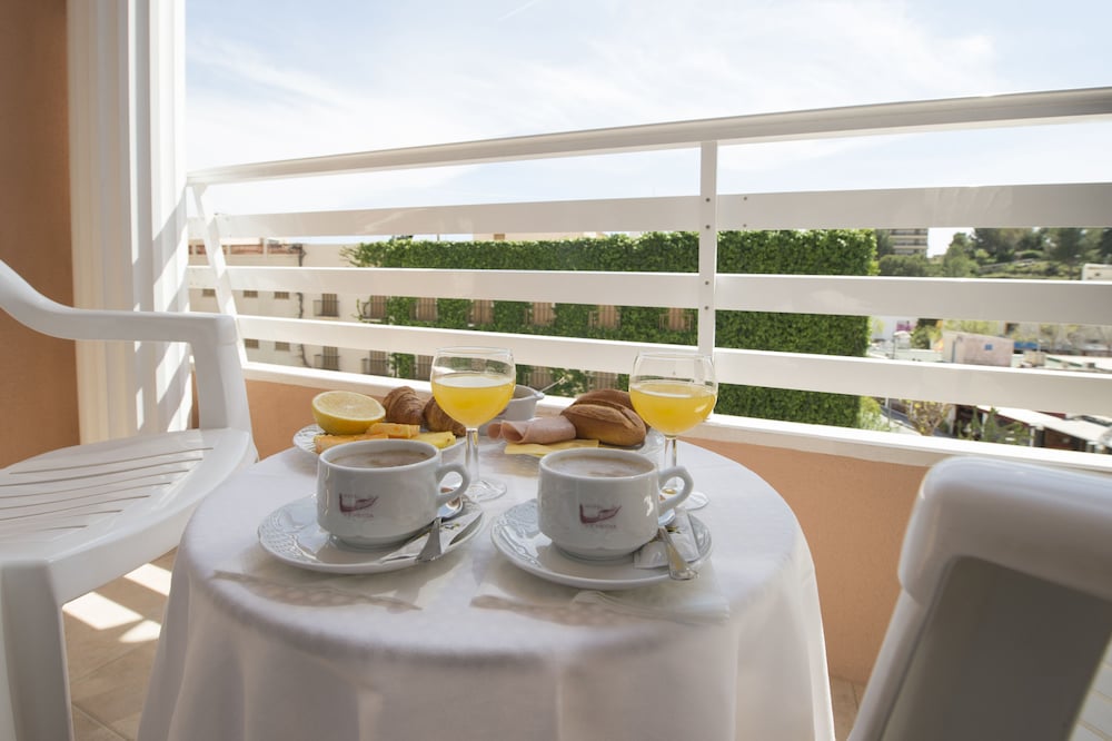 Venecia Hotel 32/64