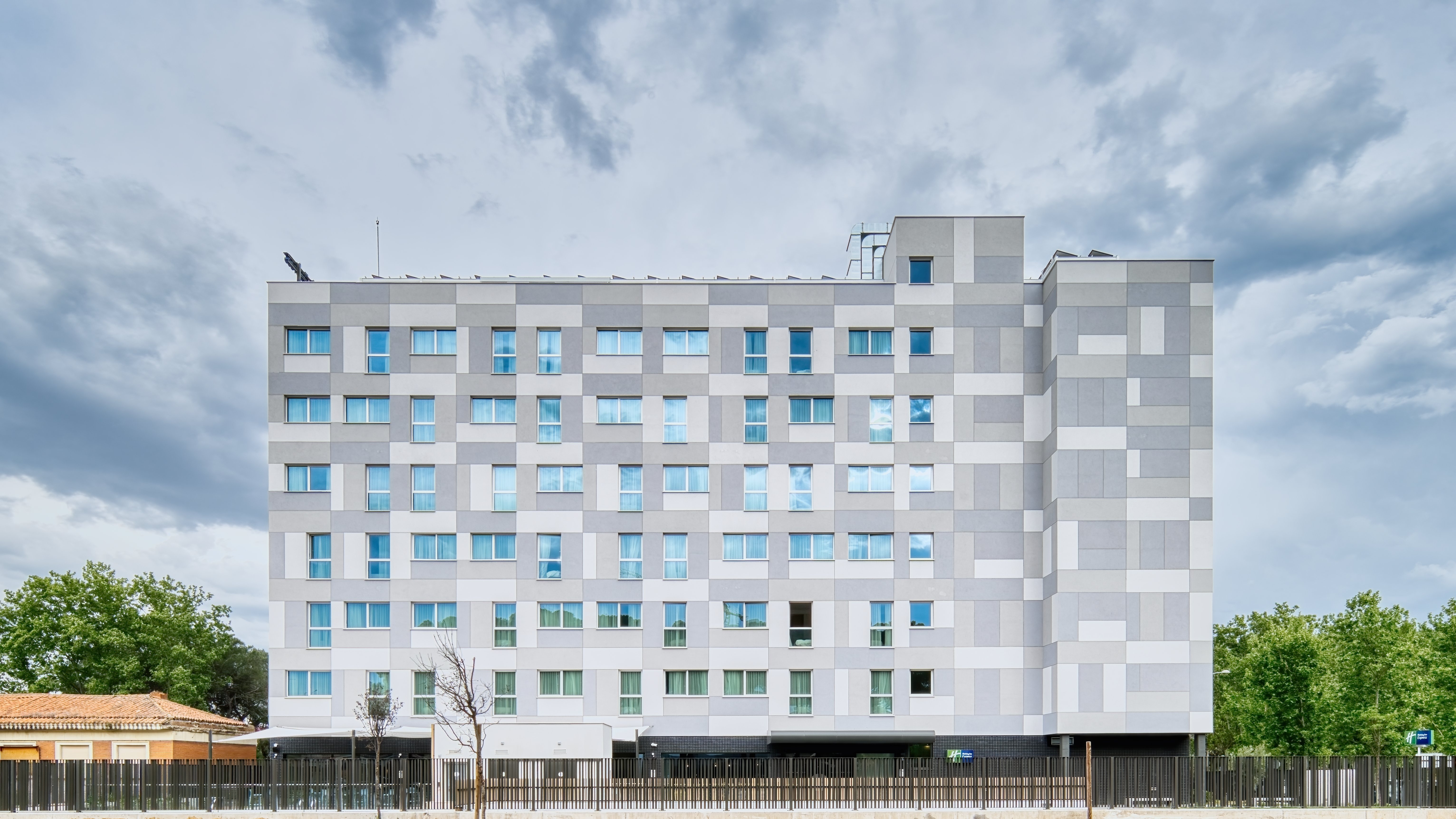 Holiday Inn Express Madrid Airport 2/40