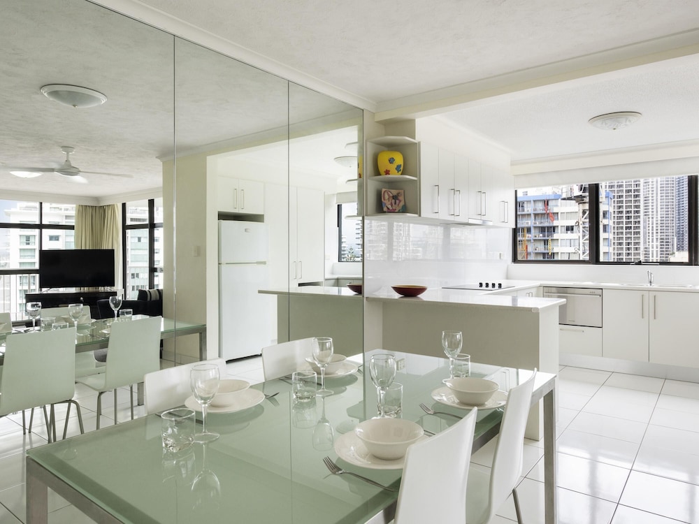 Breakfree Beachpoint Surfers Paradise 50/54