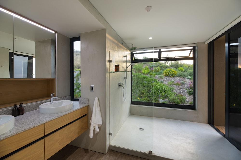 Alkira Lodge 32/33