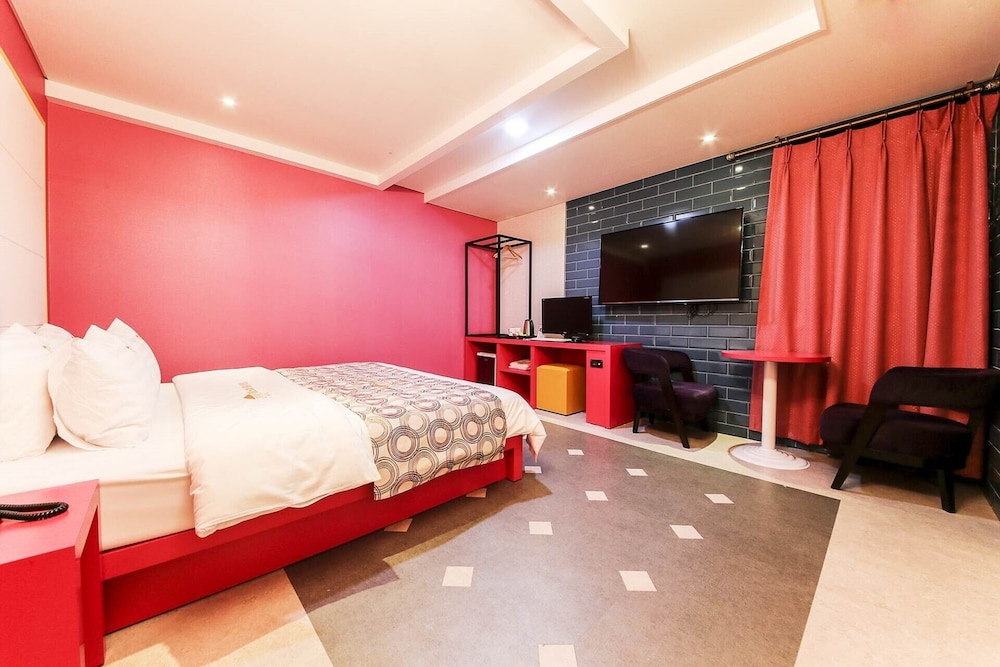 Elga Hotel 15/67