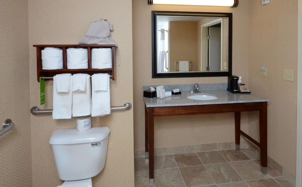 Hampton Inn Suites Lynchburg 18/37