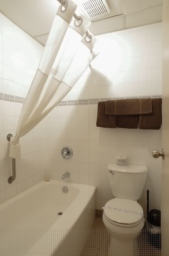 EasyStay Inn & Suites Fernie 17/37