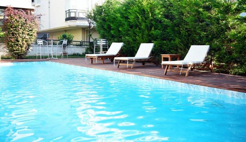 Island Hotel 42/43