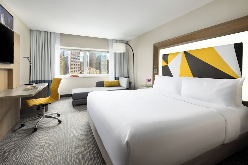 SUPERIOR, KING BED, RIVER VIEW