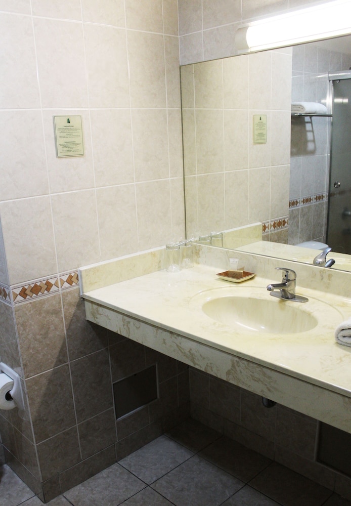 DEL PRADO HOTEL 47/48