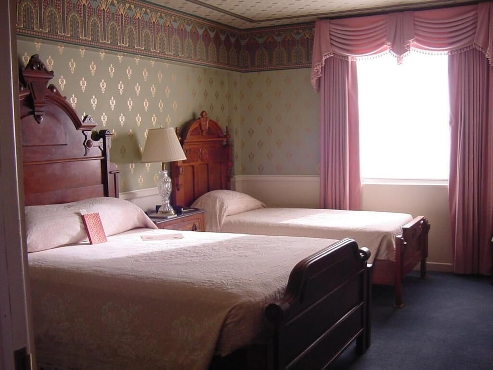 HISTORIC STRATER HOTEL 35/68