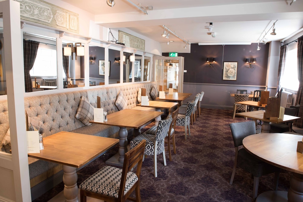 The County Hotel 37/50