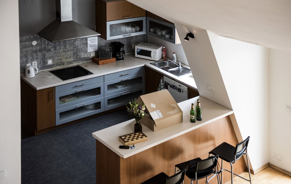 Hostel Eleven 35/48