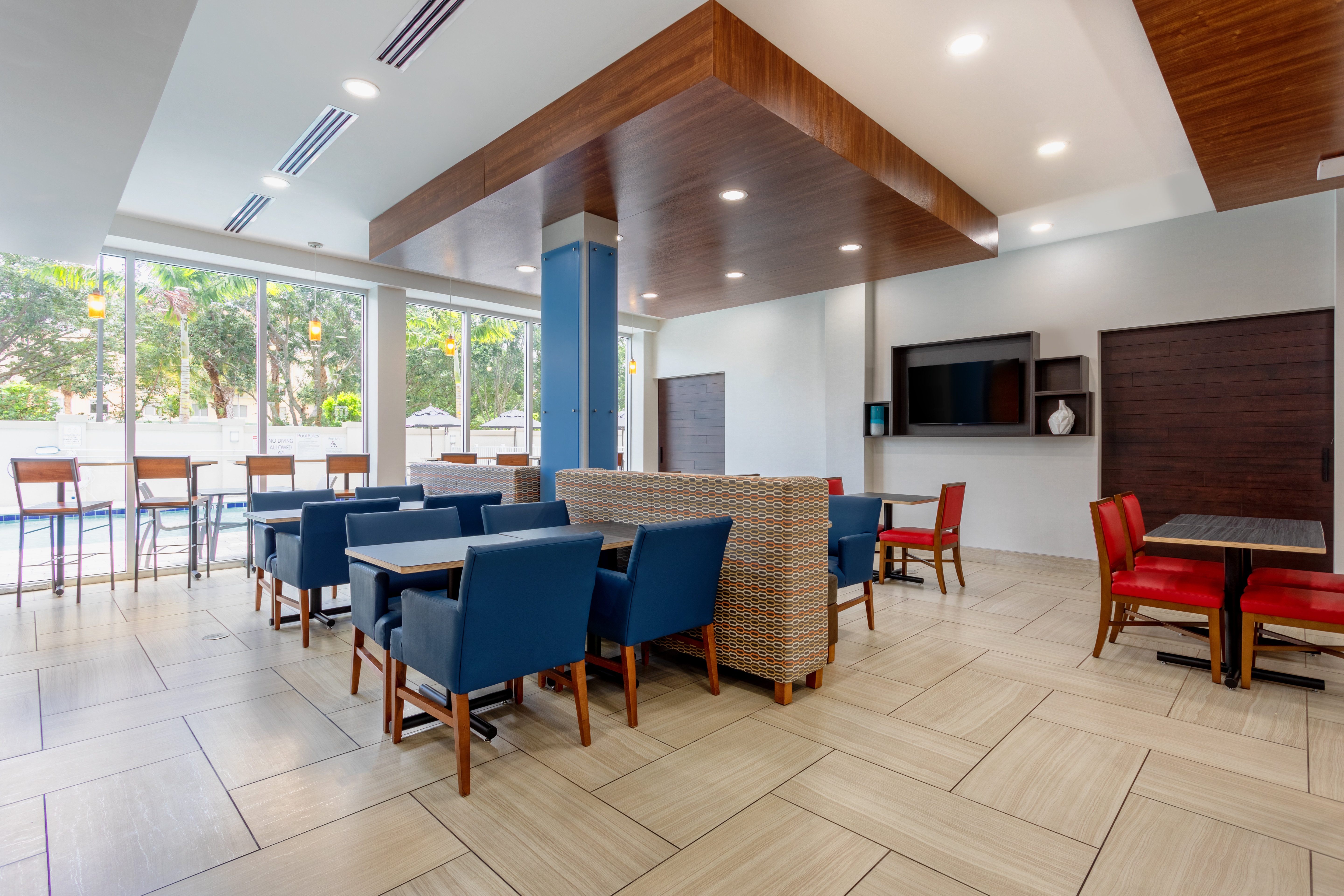 Holiday Inn Express & Suites Miramar 42/71