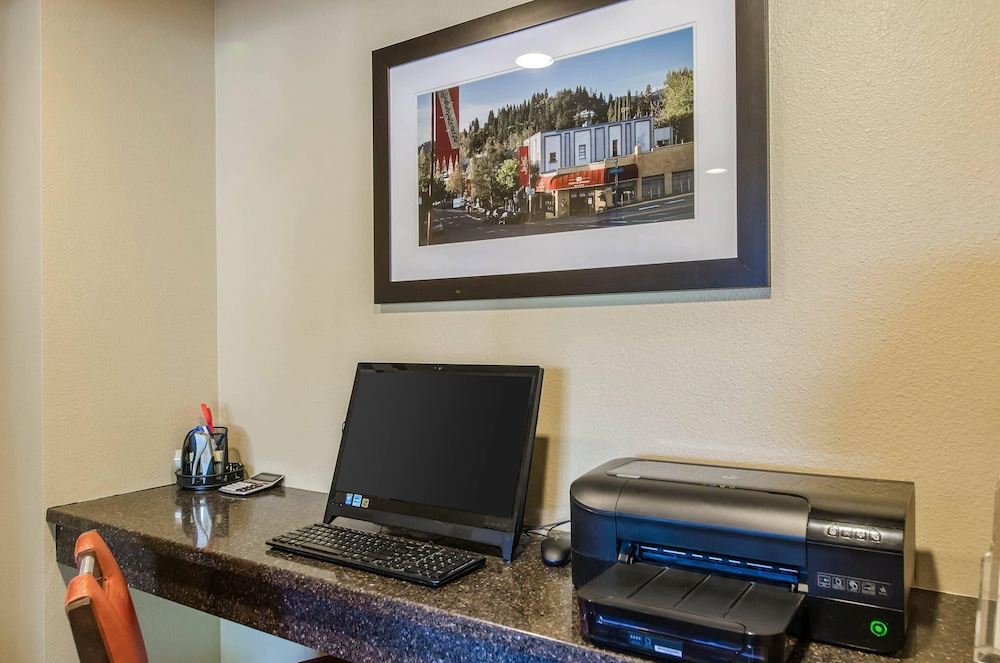 Comfort Inn & Suites Ashland, OR 31/40
