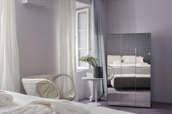 Room, Riverside