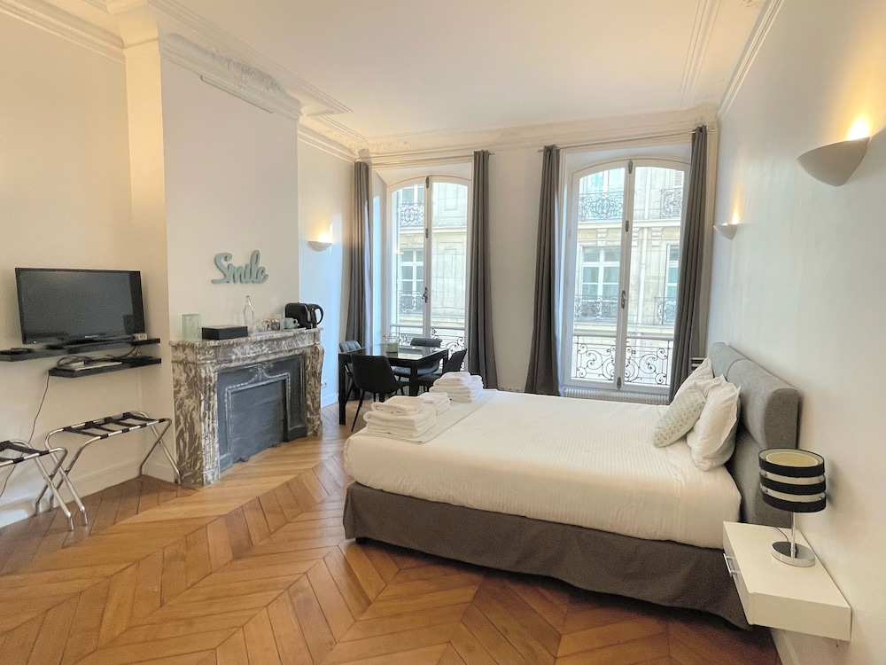 Paris Square 12/35