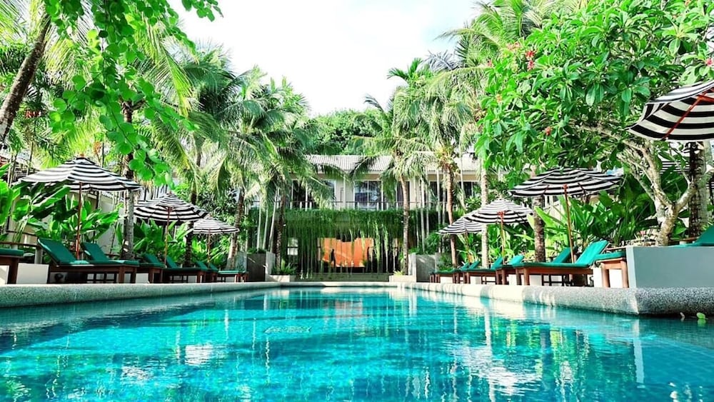 THE SIGNATURE PHUKET RESORT AND RESTAURANT 63/70