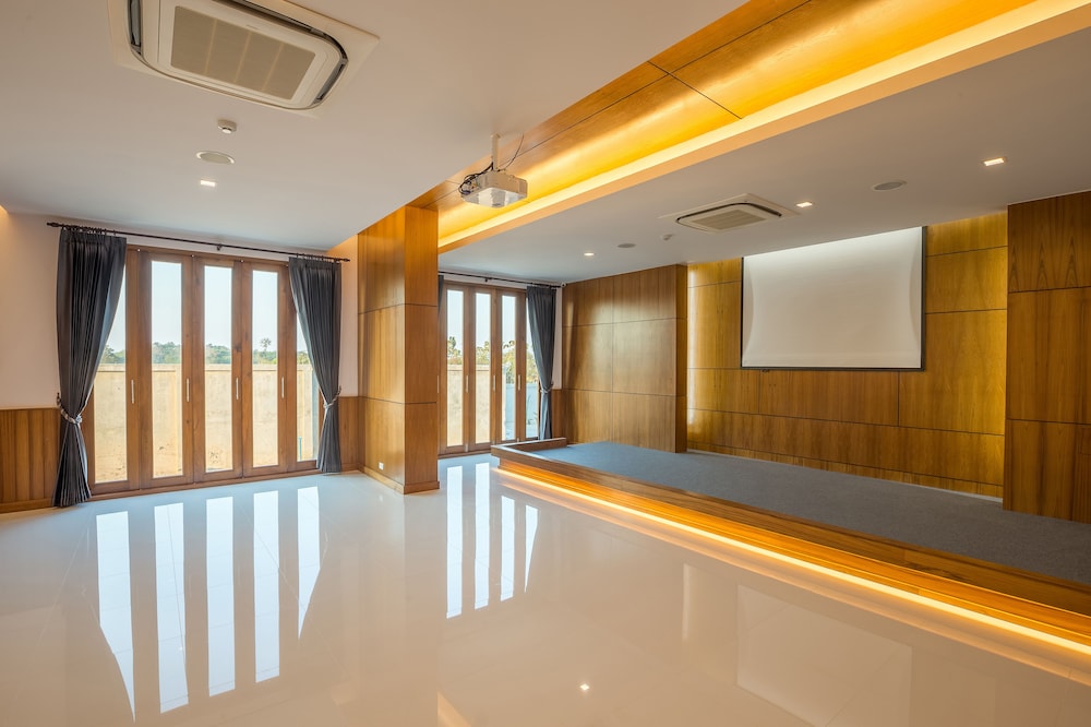 Sann View Hotel 10/26
