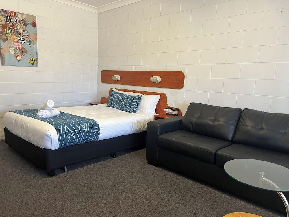 REST POINT MOTOR INN 22/58