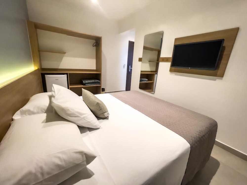 Standard, Queen Bed