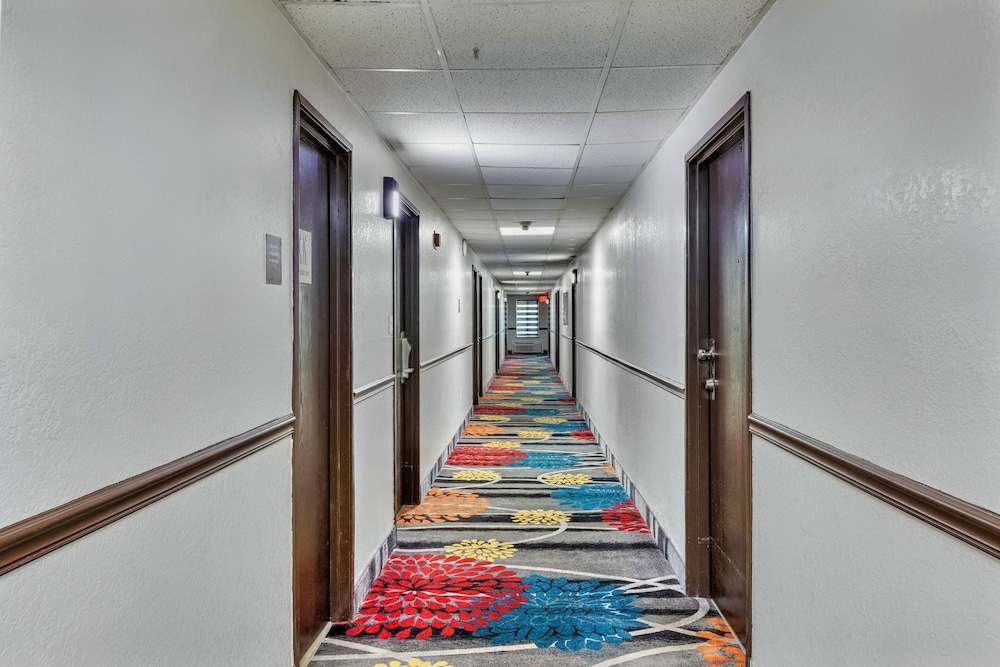 Days Inn by Wyndham Savannah Gateway I-95 22/27