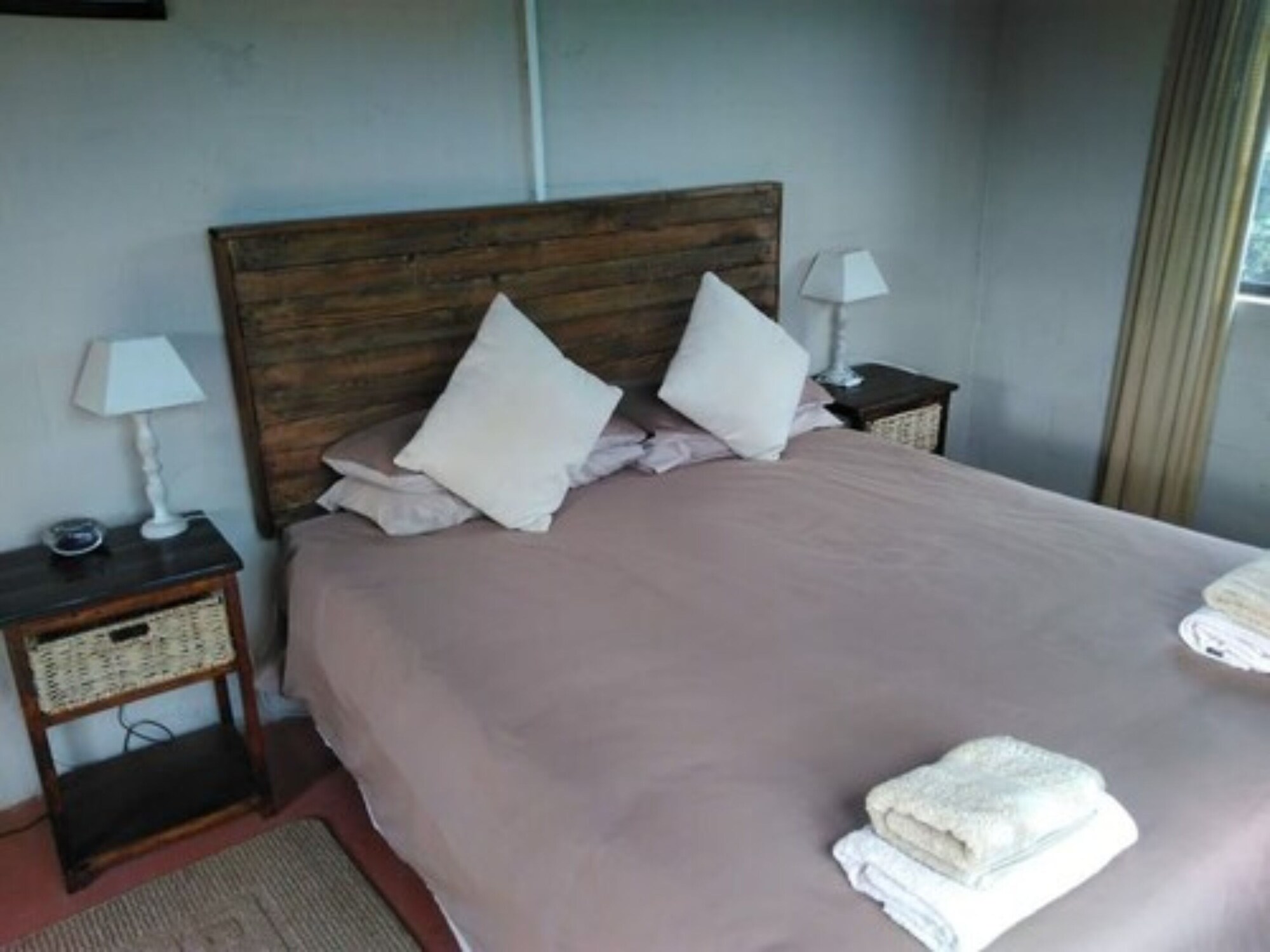 ROOM, DOUBLE BED