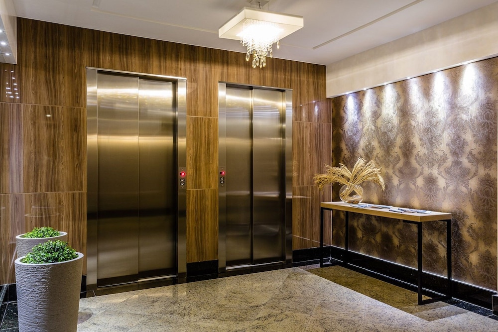 Vogue Hotel 9/60