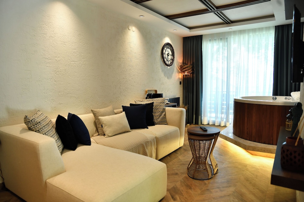 Parmos Otel 27/50