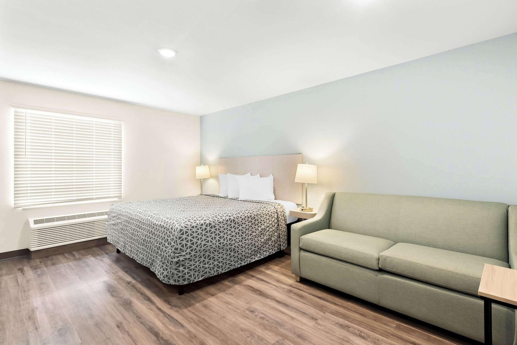 WoodSpring Suites Savannah West Chatham Parkway 25/33