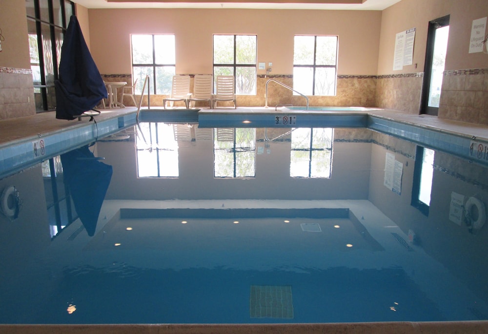 Holiday Inn Express Cloverdale(Greencastle) 37/59