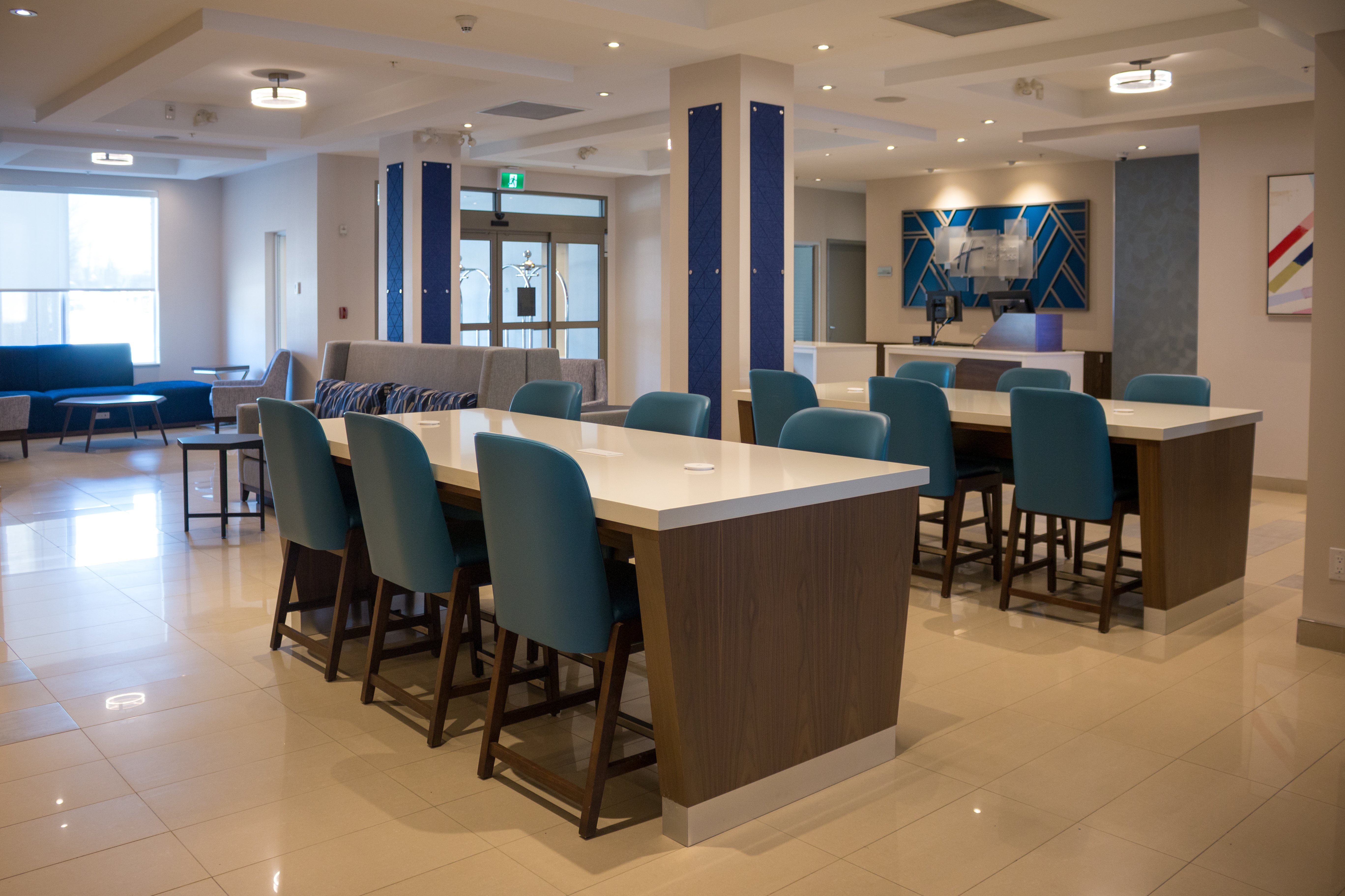 Holiday Inn Express Hotel Suites Kingston 55/72